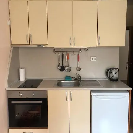 Apartmán Ground Floor, At Sunny Day 6