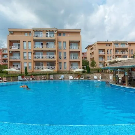 Apartmán Ground Floor, At Sunny Day 6 *